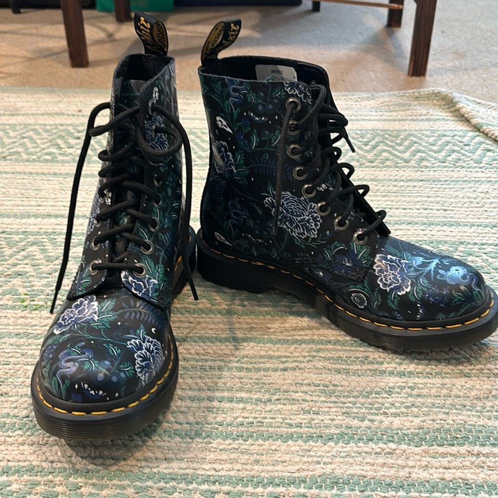 Doc Martens Pascal Blue Mystic Floral women's US size 7, BNWT, no box.